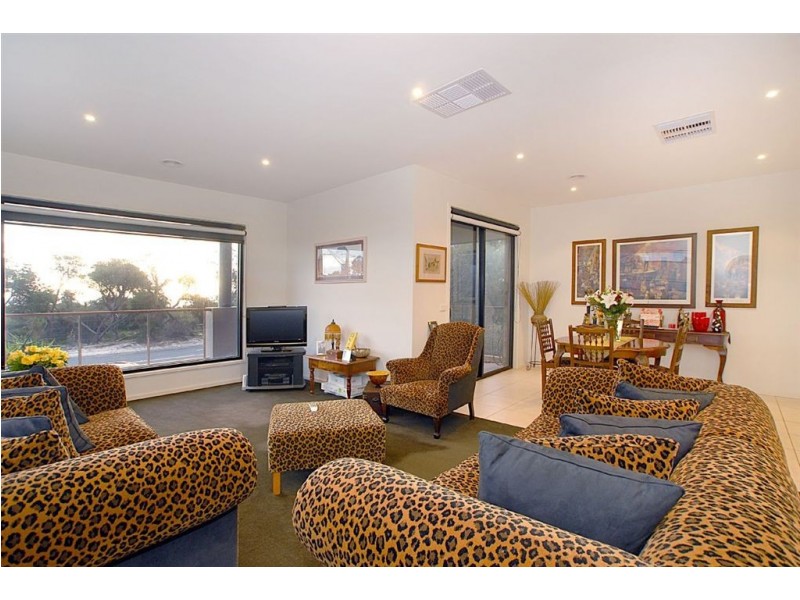 1/98 Nepean Highway, Seaford VIC 3198