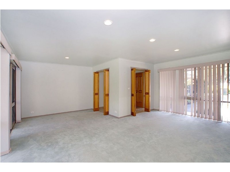 40 Rosslyn Avenue, Seaford VIC 3198