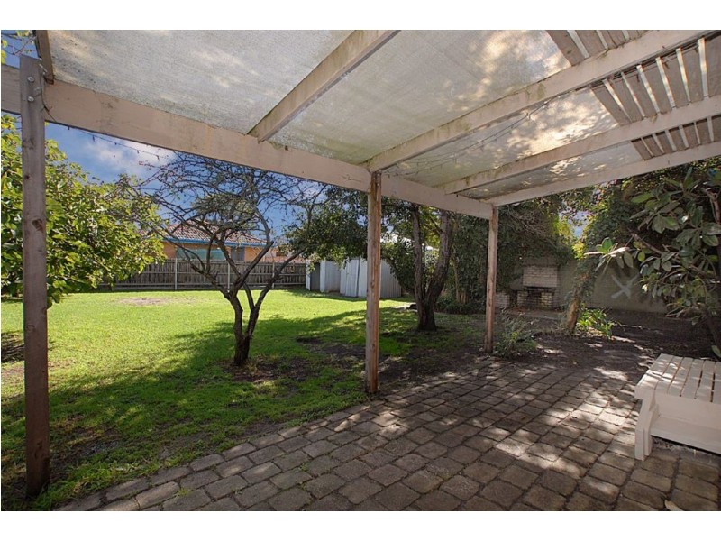 40 Rosslyn Avenue, Seaford VIC 3198