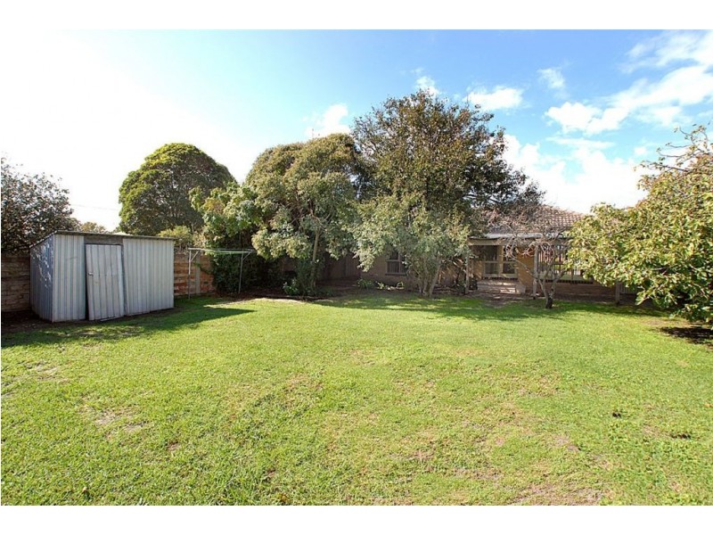 40 Rosslyn Avenue, Seaford VIC 3198
