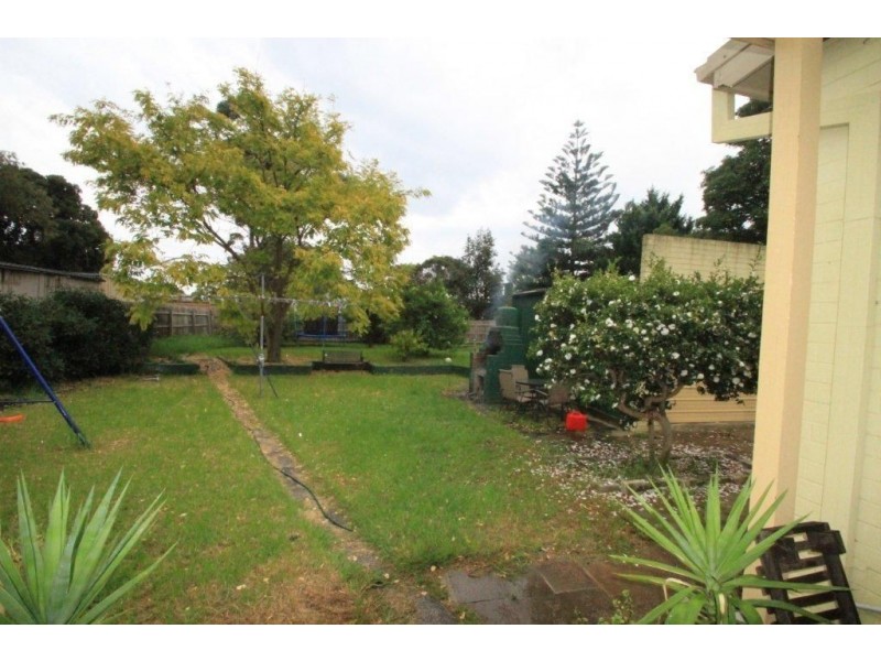 102 Rosslyn Avenue, Seaford VIC 3198