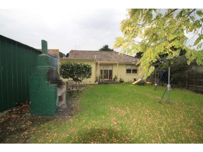 102 Rosslyn Avenue, Seaford VIC 3198