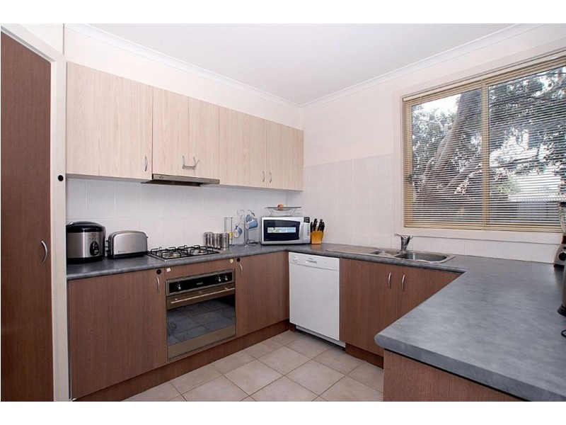 2/74 Tamarisk Drive, Frankston North VIC 3200