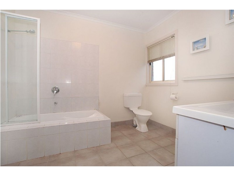 2/74 Tamarisk Drive, Frankston North VIC 3200