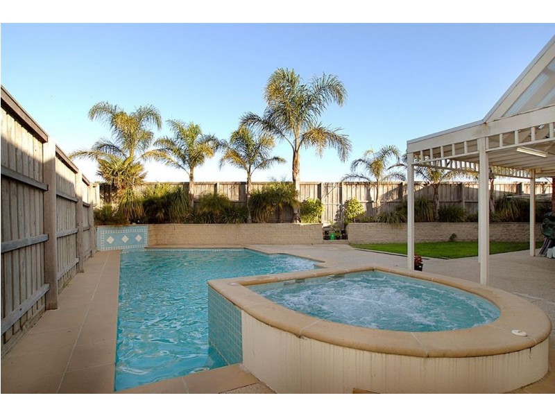 18 Mermaid Court, Patterson Lakes VIC 3197