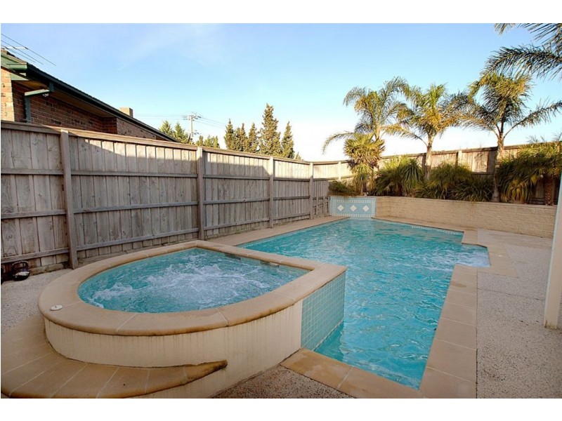 18 Mermaid Court, Patterson Lakes VIC 3197