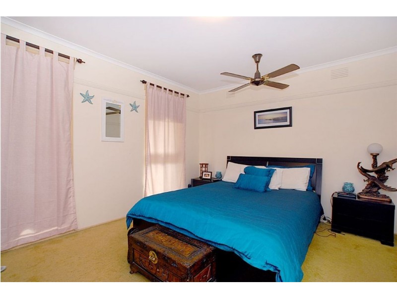 2 Holroyd Street, Seaford VIC 3198
