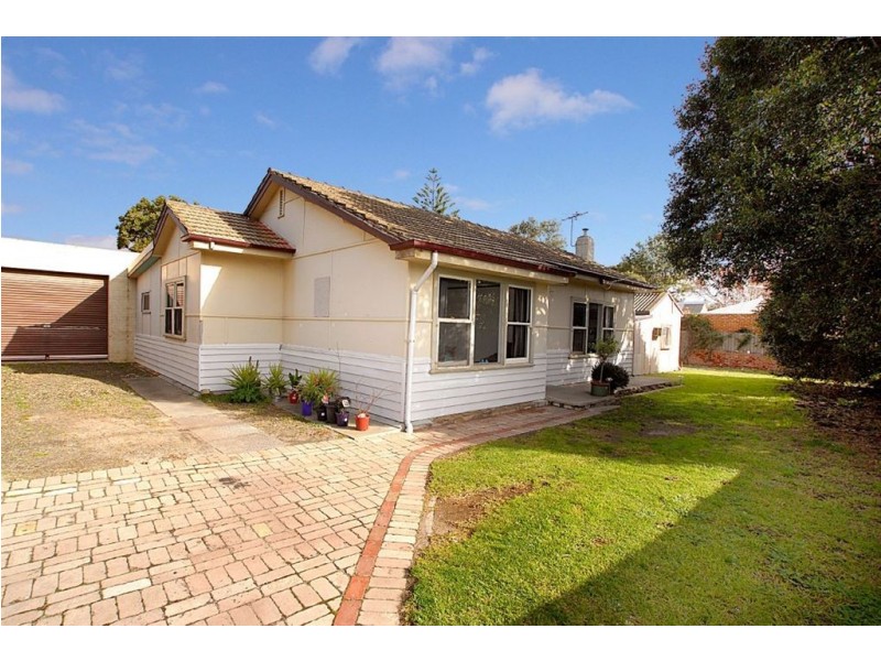 18 McCulloch Avenue, Seaford VIC 3198
