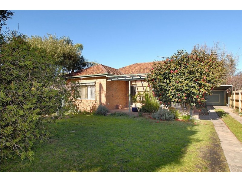 12 Johnstone Street, Seaford VIC 3198