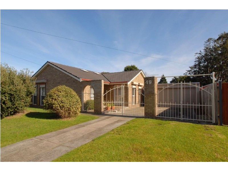 19 Downs Road, Seaford VIC 3198