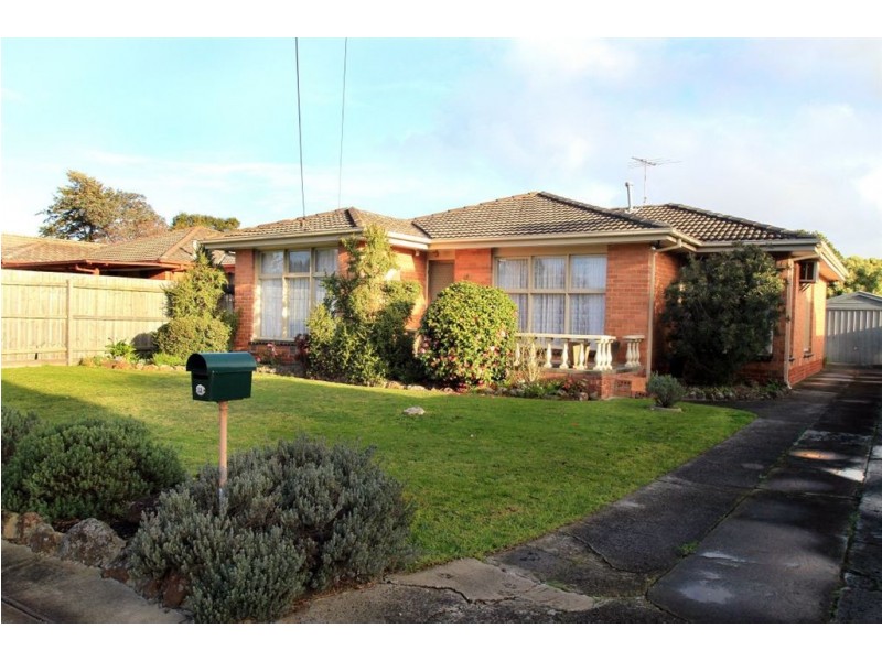 12 Raymond Road, Seaford VIC 3198