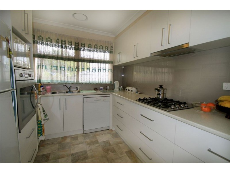 12 Raymond Road, Seaford VIC 3198