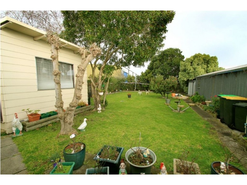 12 Raymond Road, Seaford VIC 3198