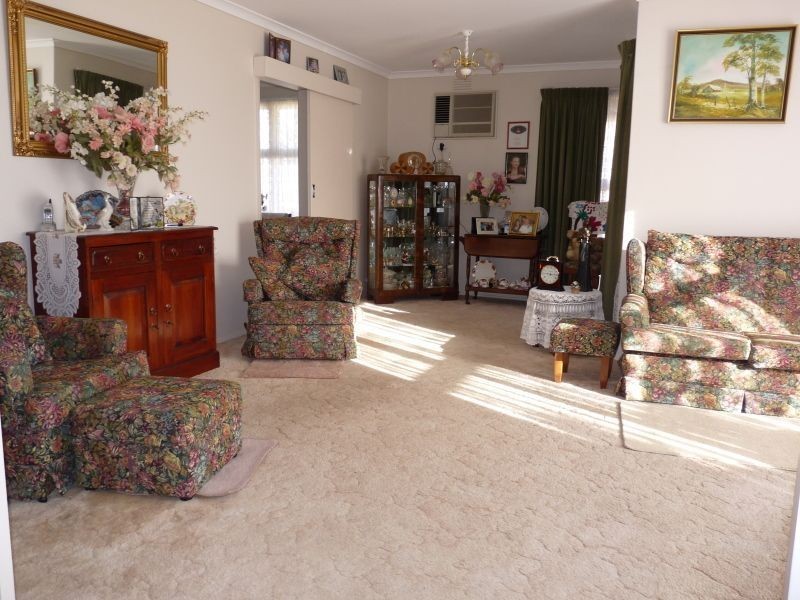 12 Raymond Road, Seaford VIC 3198