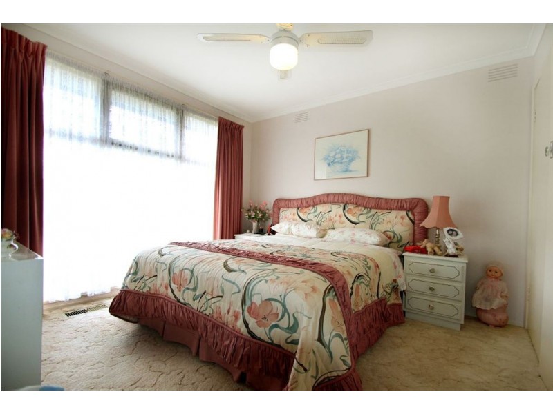 12 Raymond Road, Seaford VIC 3198