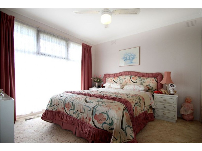 12 Raymond Road, Seaford VIC 3198