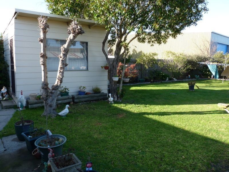 12 Raymond Road, Seaford VIC 3198