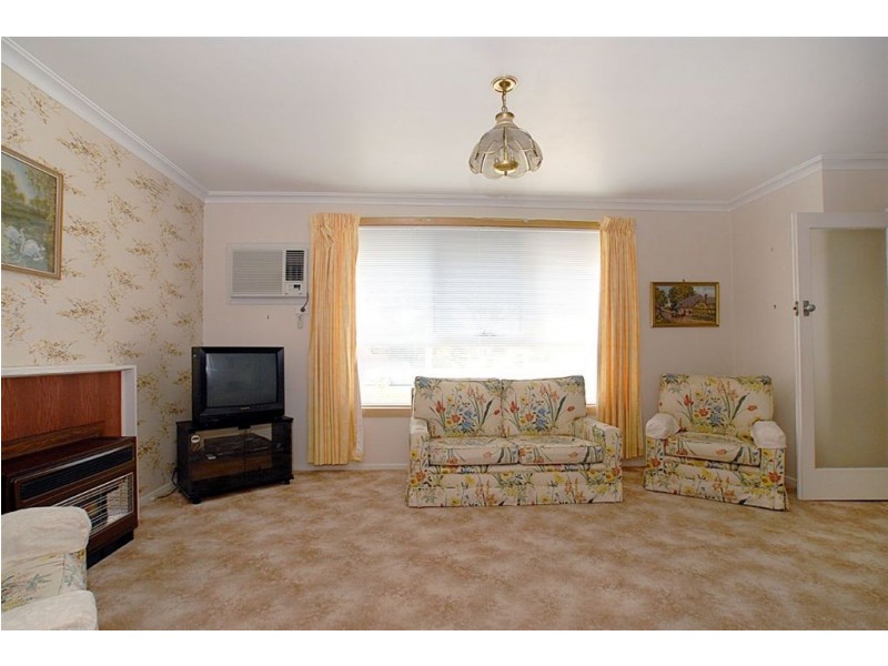 8 Selsey Street, Seaford VIC 3198