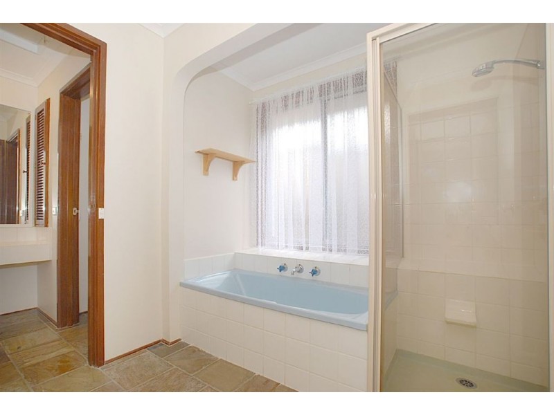 70 Maple Street, Seaford VIC 3198