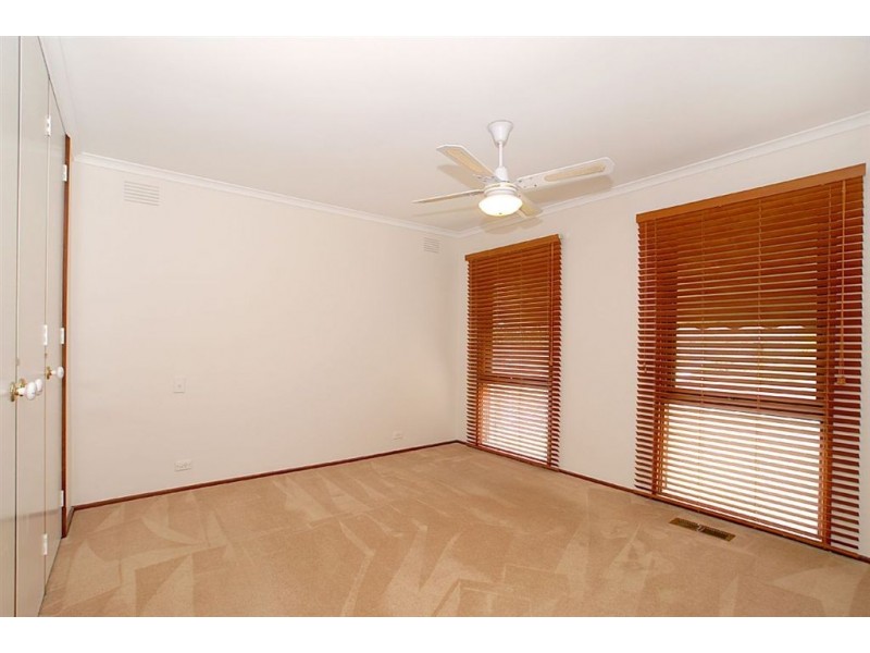 70 Maple Street, Seaford VIC 3198