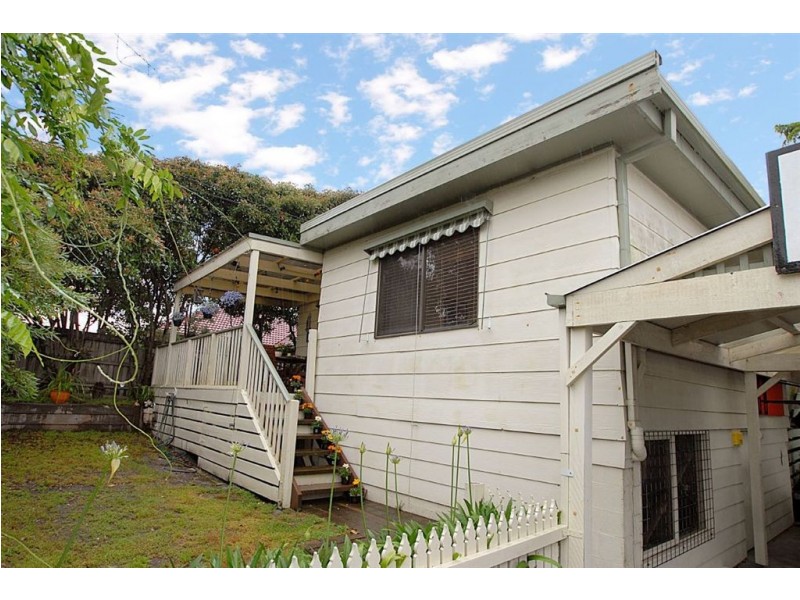 2A Mountain View Crescent, Seaford VIC 3198