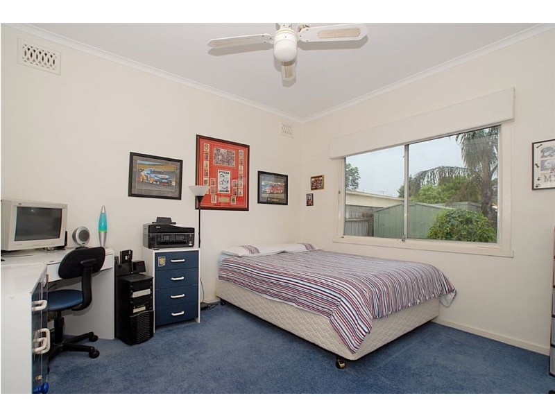 2A Mountain View Crescent, Seaford VIC 3198
