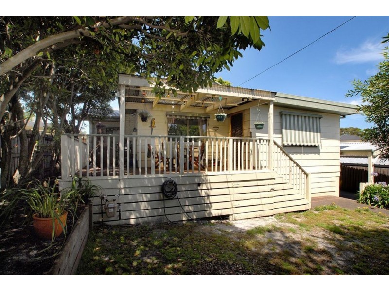 2 Mountain View Crescent, Seaford VIC 3198