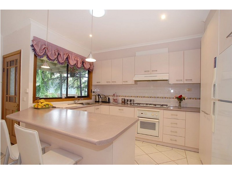 2 Mountain View Crescent, Seaford VIC 3198