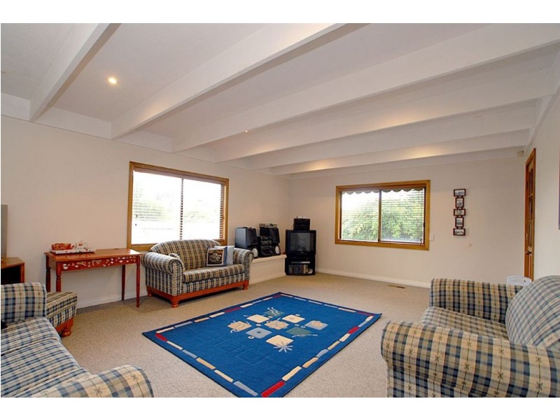 2 Mountain View Crescent, Seaford VIC 3198