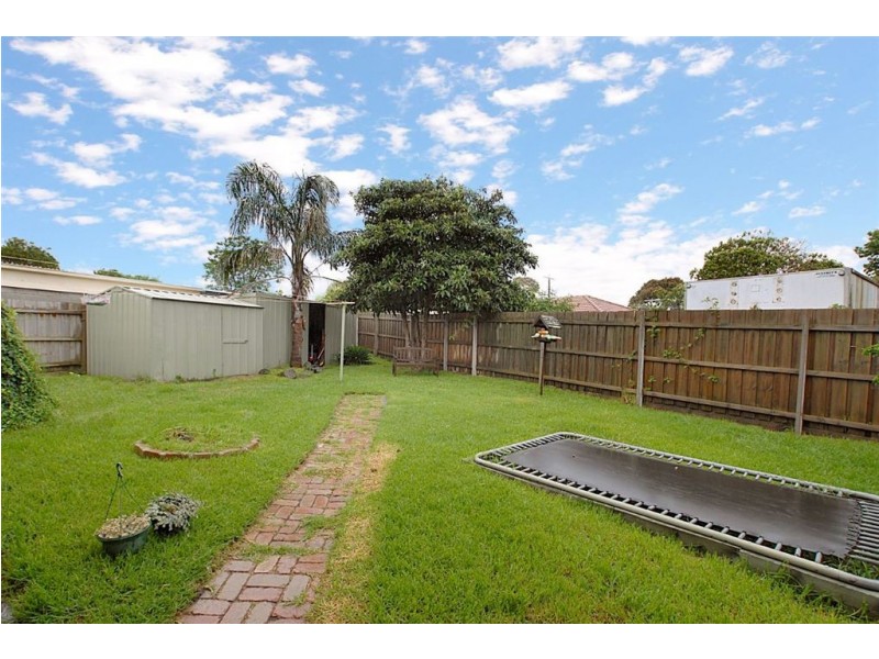 2 Mountain View Crescent, Seaford VIC 3198