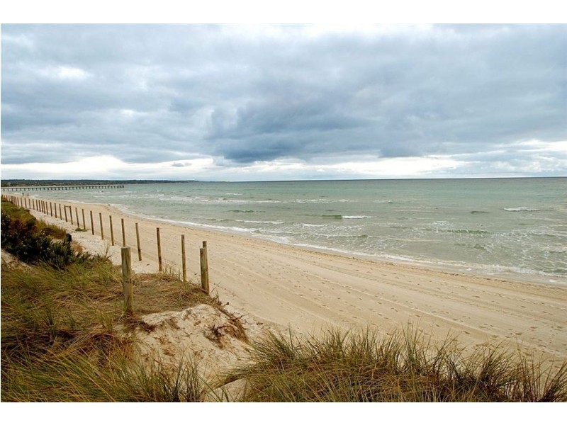 136 Nepean Highway, Seaford VIC 3198