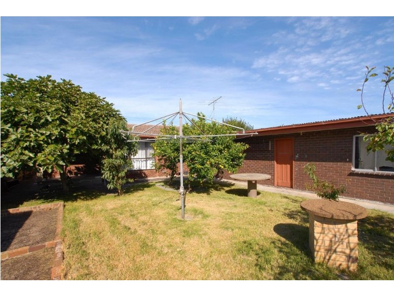 25 Armstrongs Road, Seaford VIC 3198