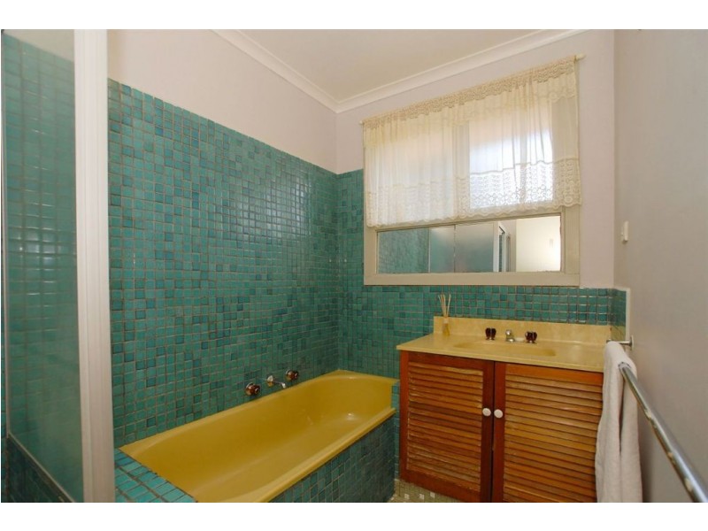 25 Armstrongs Road, Seaford VIC 3198