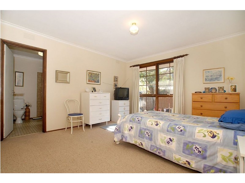 4 Elisdon Drive, Seaford VIC 3198
