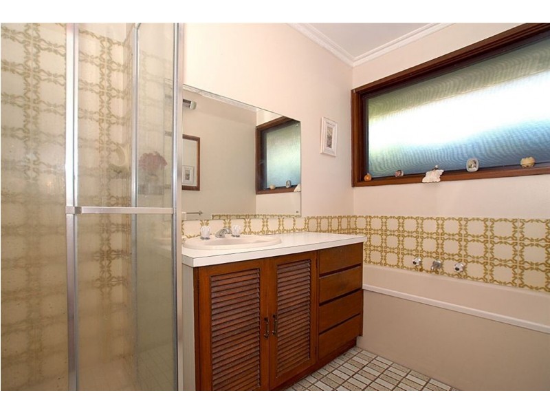 4 Elisdon Drive, Seaford VIC 3198