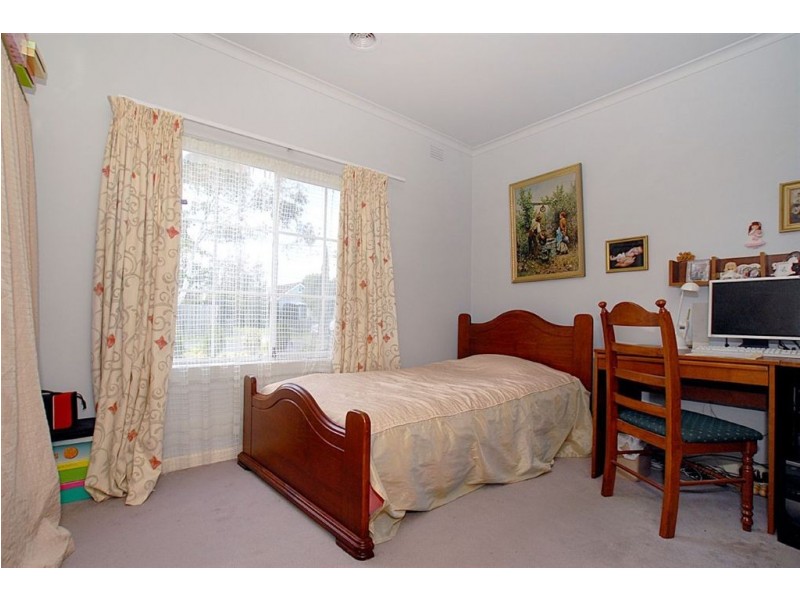 22 Rosslyn Avenue, Seaford VIC 3198