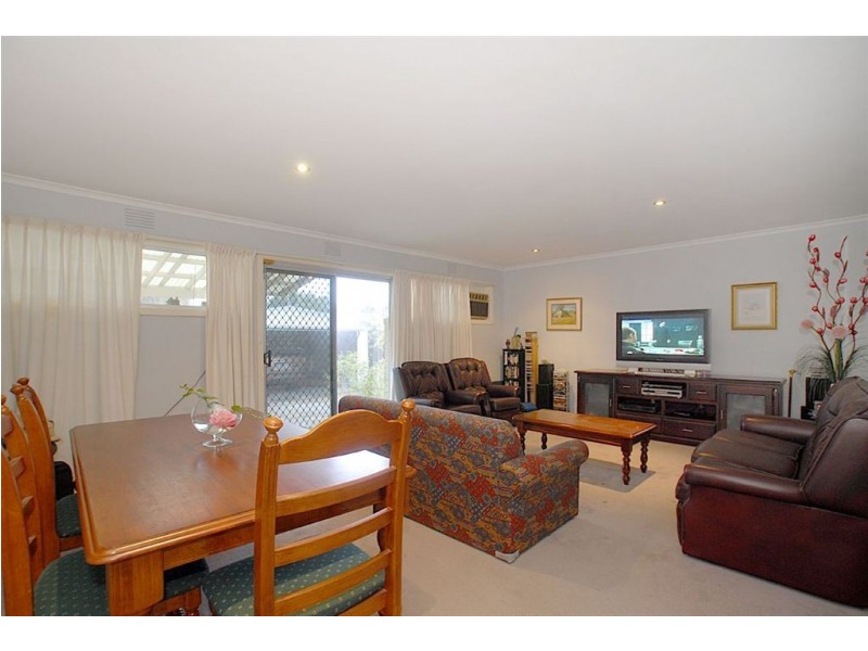 22 Rosslyn Avenue, Seaford VIC 3198