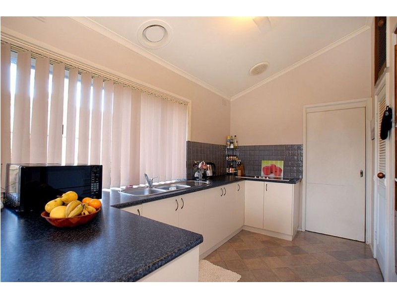 27 Henry Crescent, Seaford VIC 3198