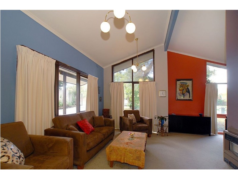 27 Henry Crescent, Seaford VIC 3198