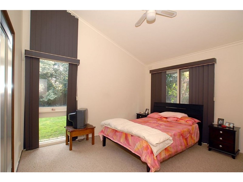 27 Henry Crescent, Seaford VIC 3198