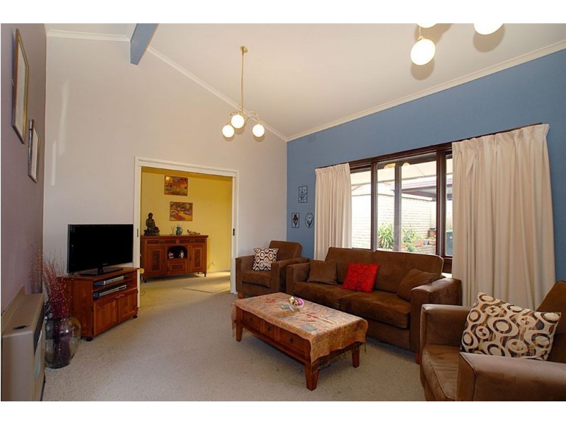 27 Henry Crescent, Seaford VIC 3198