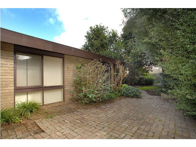 27 Henry Crescent, Seaford VIC 3198