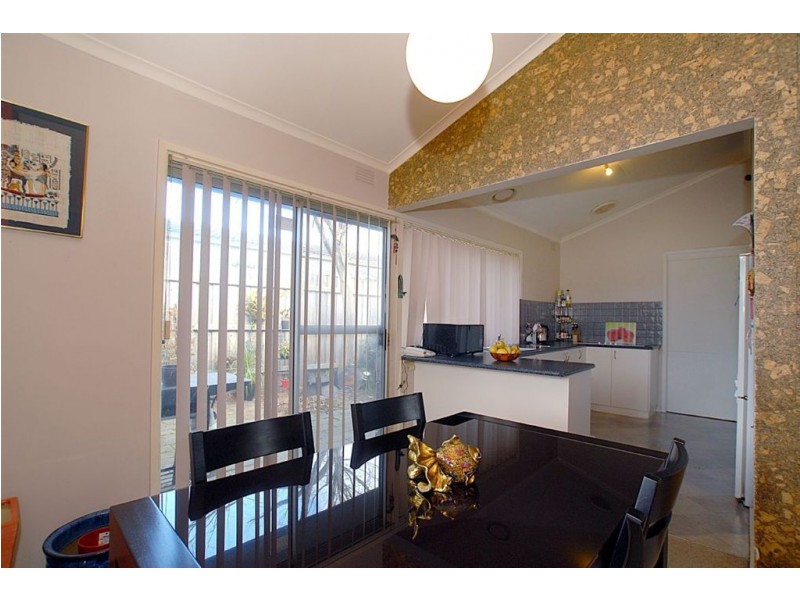 27 Henry Crescent, Seaford VIC 3198