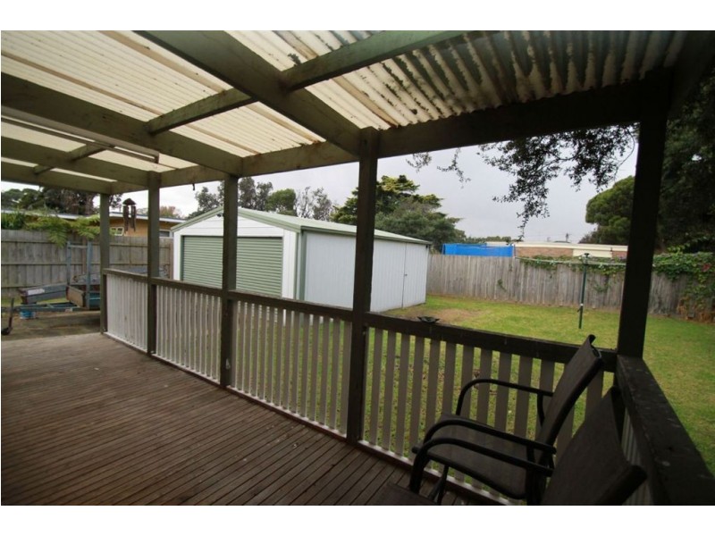 111 Rosslyn Avenue, Seaford VIC 3198