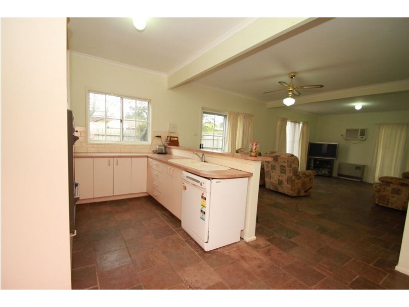 111 Rosslyn Avenue, Seaford VIC 3198