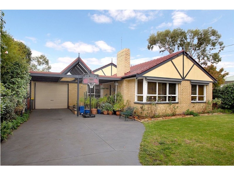 61 Rosslyn Avenue, Seaford VIC 3198