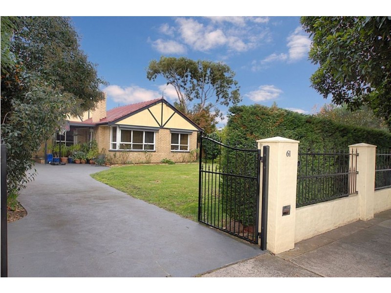 61 Rosslyn Avenue, Seaford VIC 3198