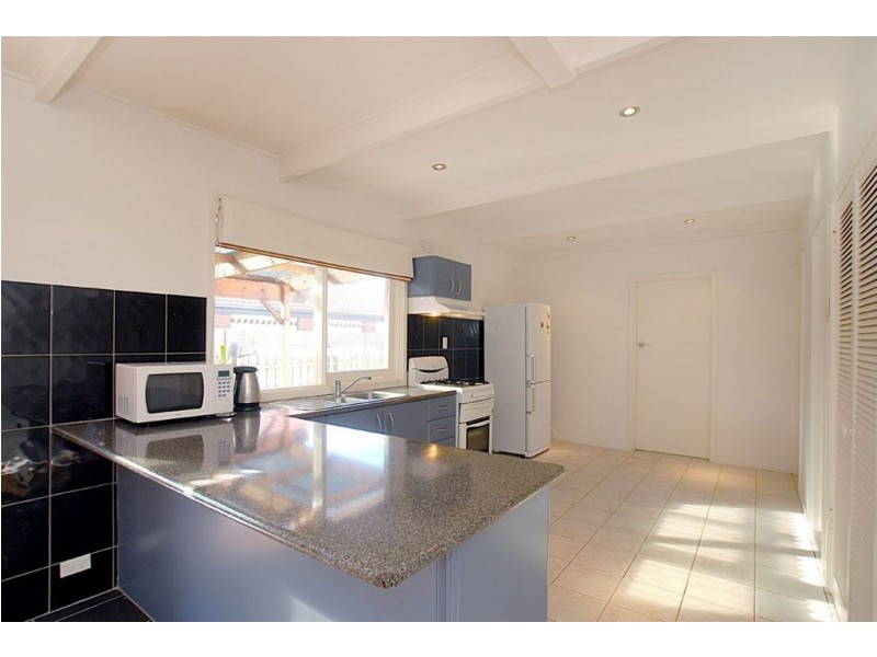 2 Barry Street, Seaford VIC 3198