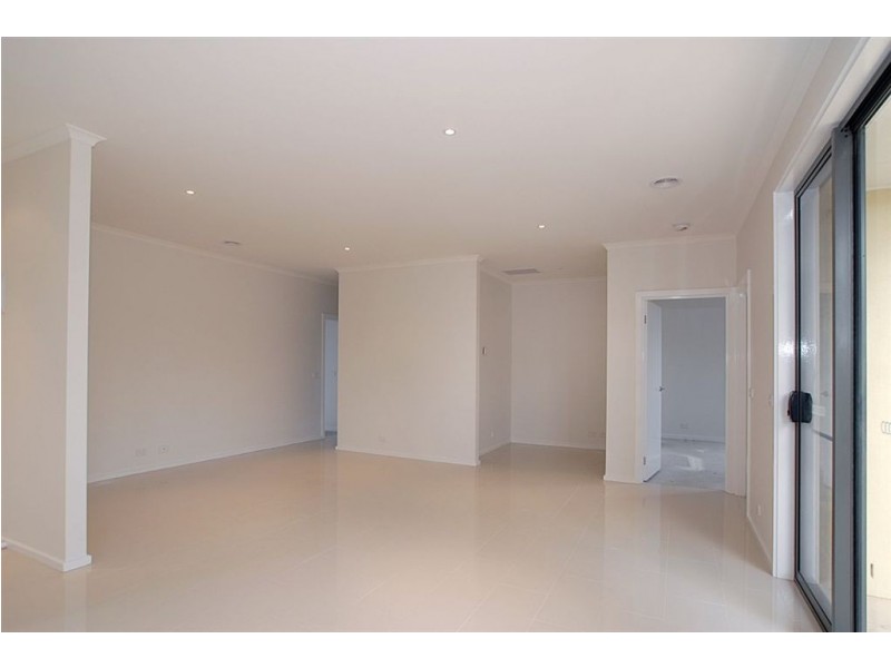 2/6 Charles Street, Seaford VIC 3198