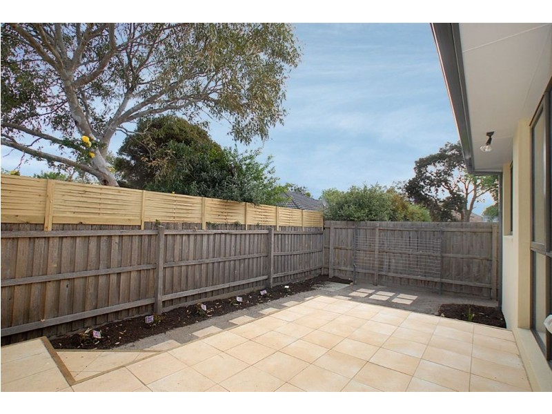 2/6 Charles Street, Seaford VIC 3198